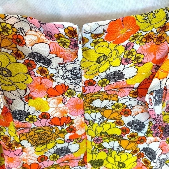 BCBG 60’s print flutter sleeve dress size large. Square neckline. NWT - Picture 6 of 9